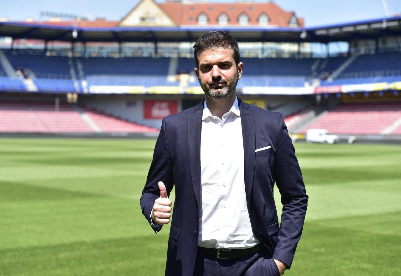 kaiyun-斯特拉马乔尼：齐沃比小法更适合国米，小法很出色但要求彻底变革